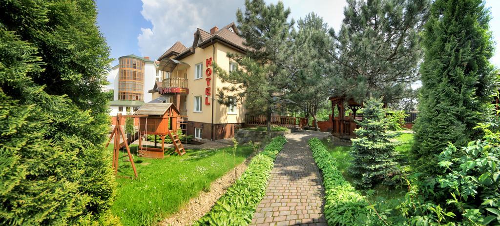 Red Stone Hotel Truszkavec Kültér fotó