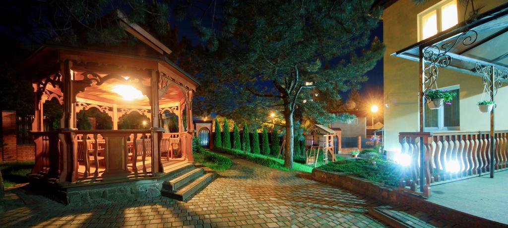 Red Stone Hotel Truszkavec Kültér fotó